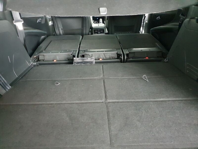 More views of Peugeot 5008