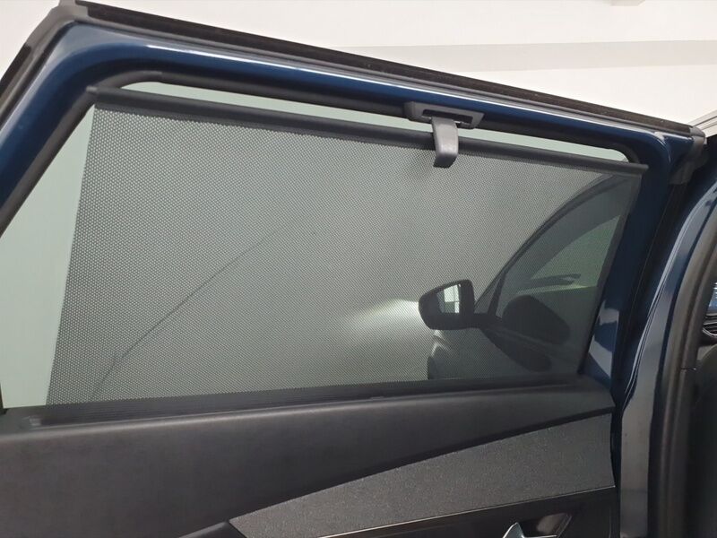 More views of Peugeot 5008
