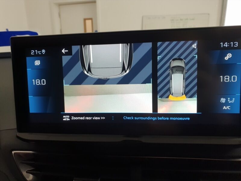 More views of Peugeot 5008