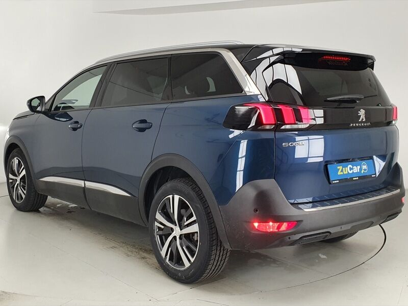 More views of Peugeot 5008