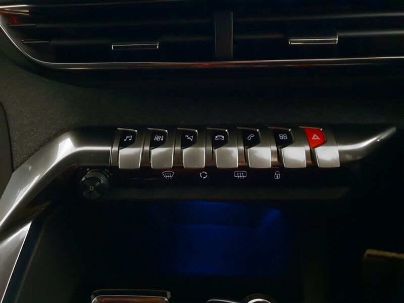 More views of Peugeot 5008