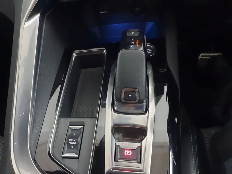 More views of Peugeot 5008