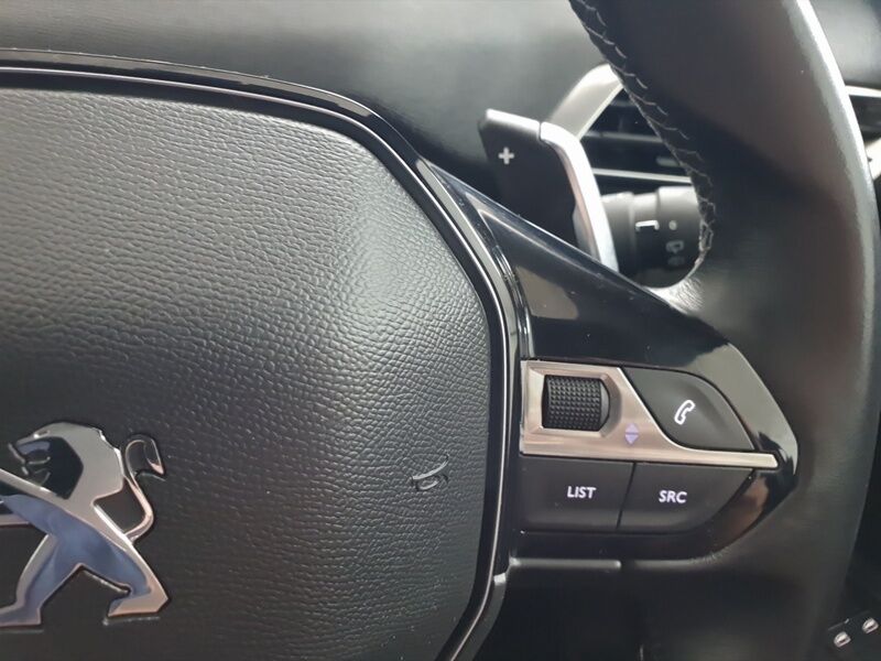 More views of Peugeot 5008