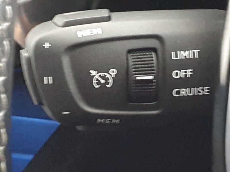 More views of Peugeot 5008