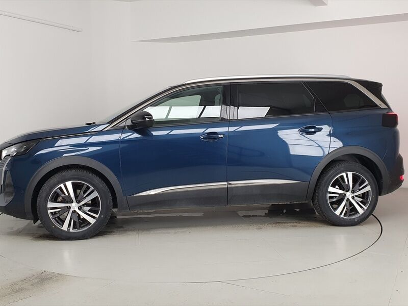 More views of Peugeot 5008