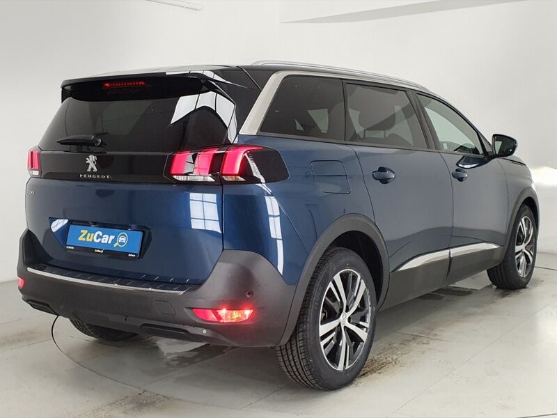 More views of Peugeot 5008