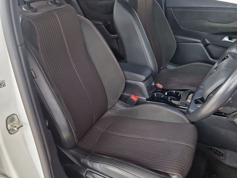 More views of DS Automobiles DS 3