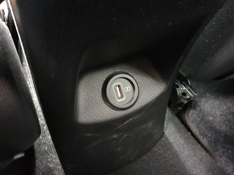 More views of Kia Stonic