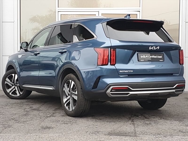 More views of Kia Sorento