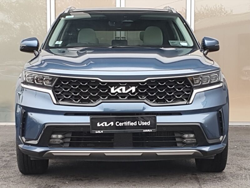 More views of Kia Sorento