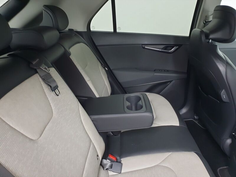 More views of Kia Niro