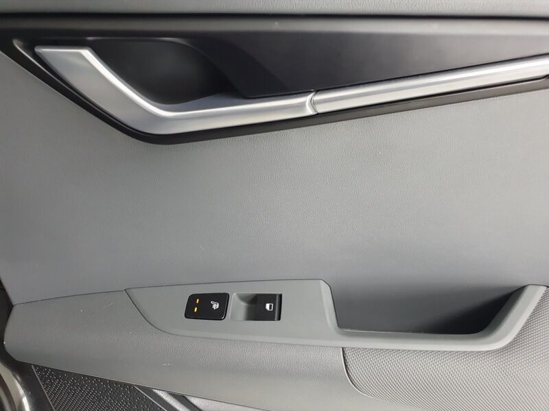 More views of Kia Niro