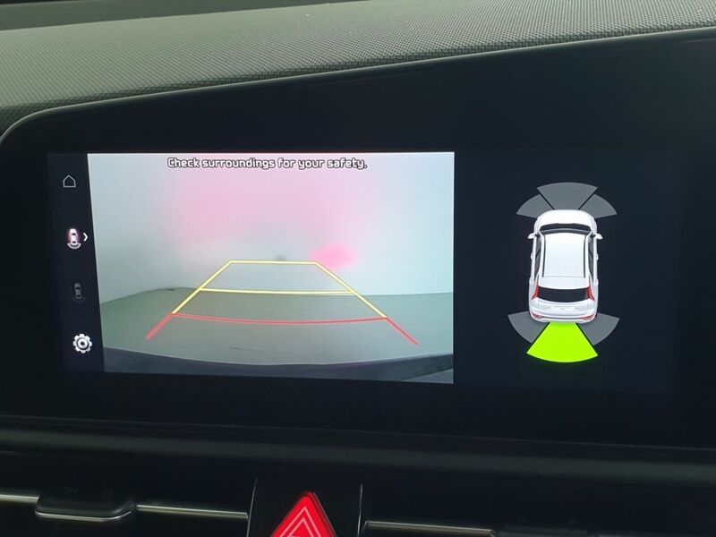 More views of Kia Niro