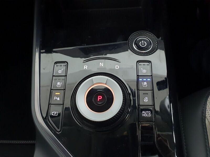 More views of Kia Niro