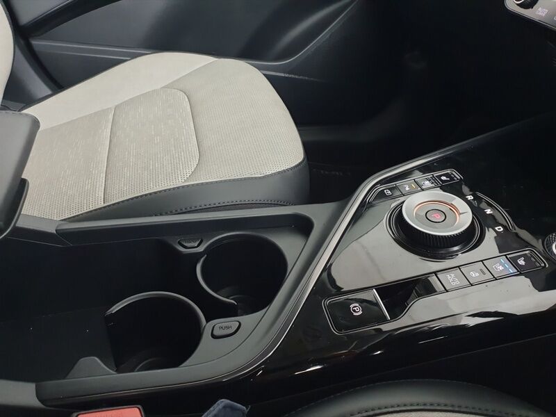 More views of Kia Niro