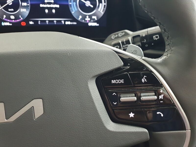 More views of Kia Niro