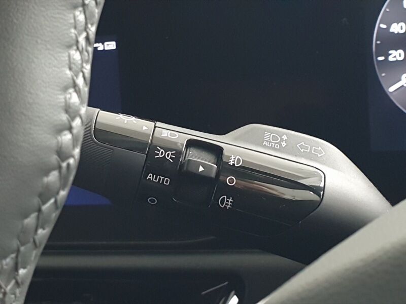 More views of Kia Niro