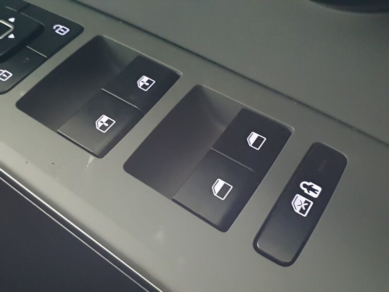 More views of Kia Niro