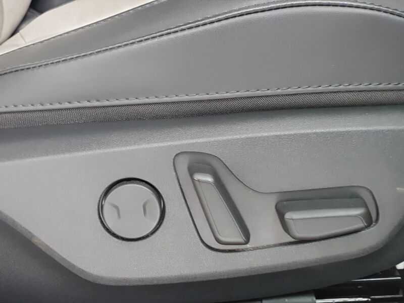More views of Kia Niro