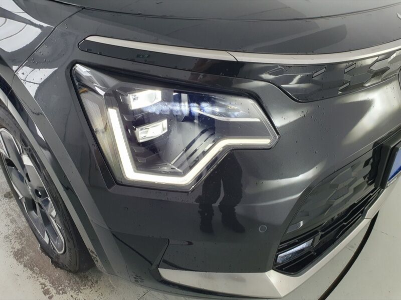 More views of Kia Niro