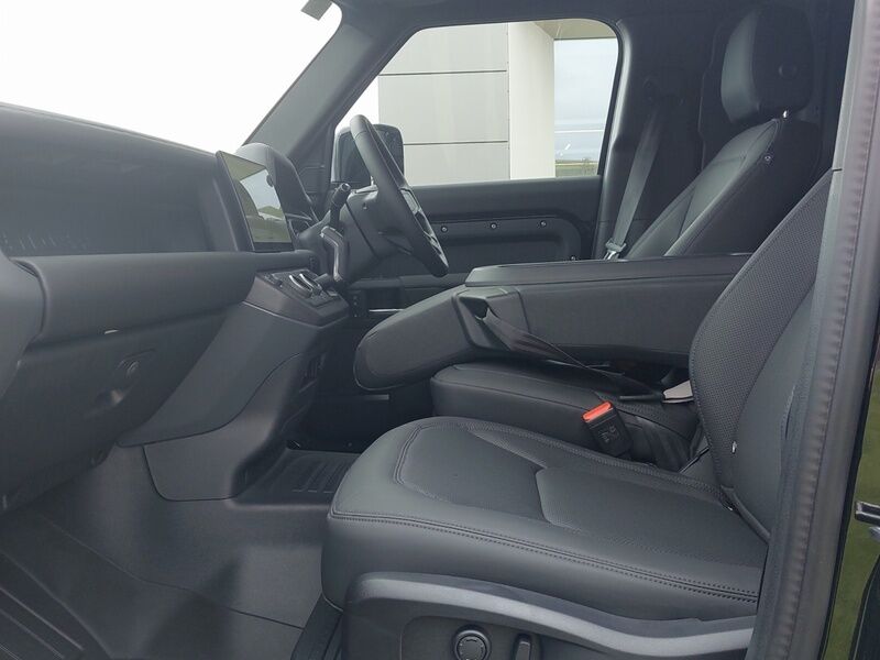 More views of Land Rover Defender