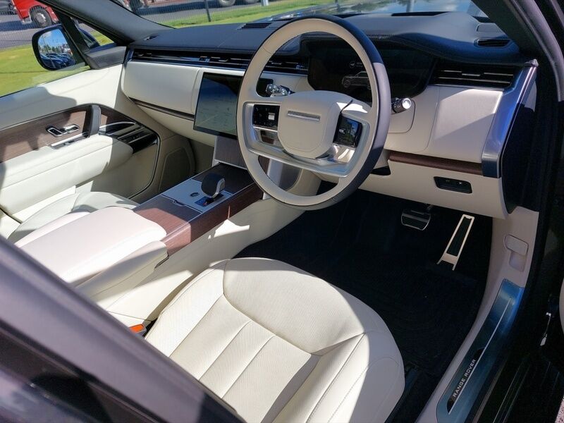 More views of Land Rover Range Rover