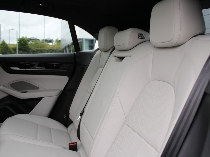 More views of Porsche Macan