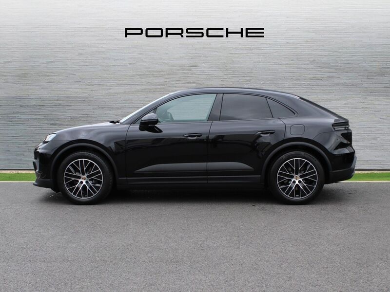 More views of Porsche Macan
