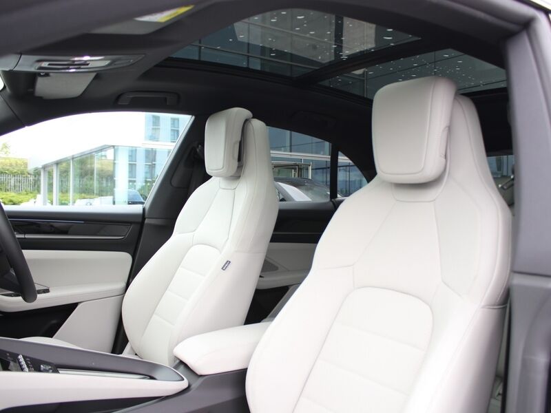 More views of Porsche Macan