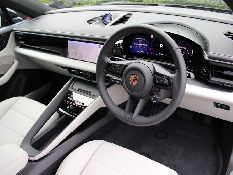 More views of Porsche Macan