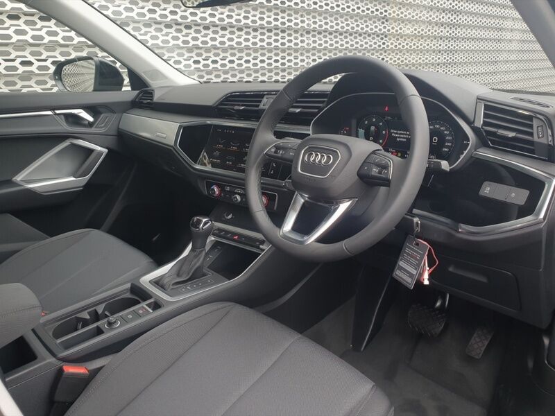 More views of Audi Q3