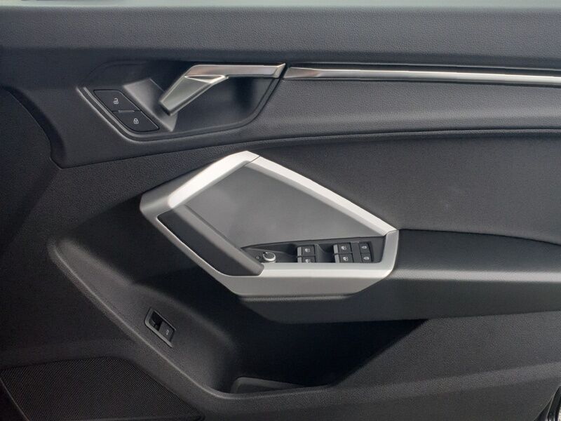 More views of Audi Q3
