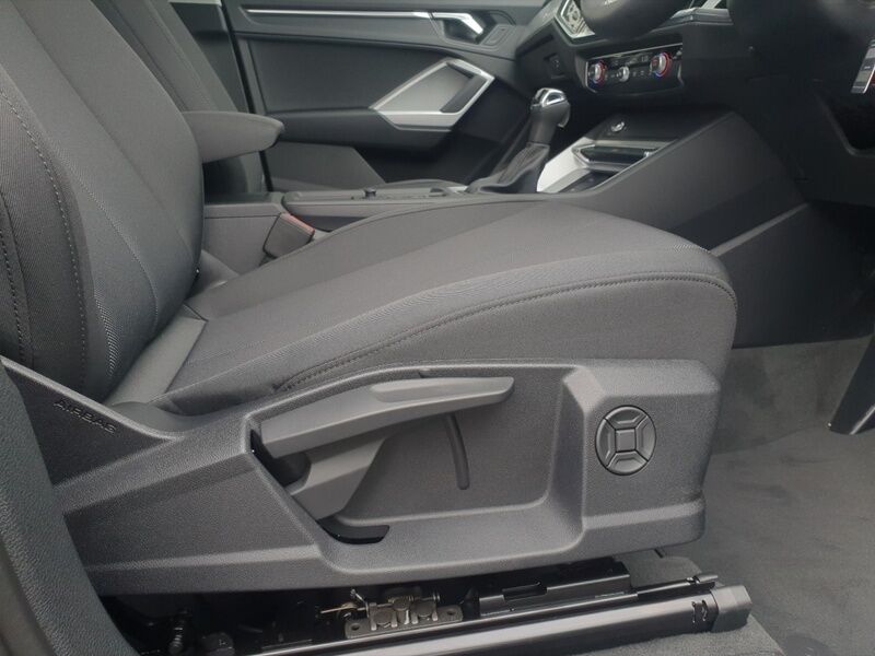 More views of Audi Q3