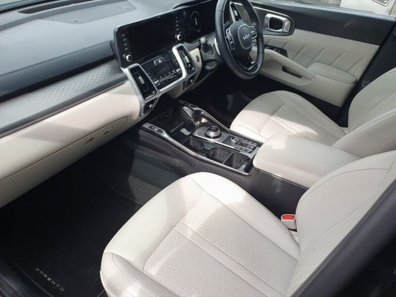 More views of Kia Sorento