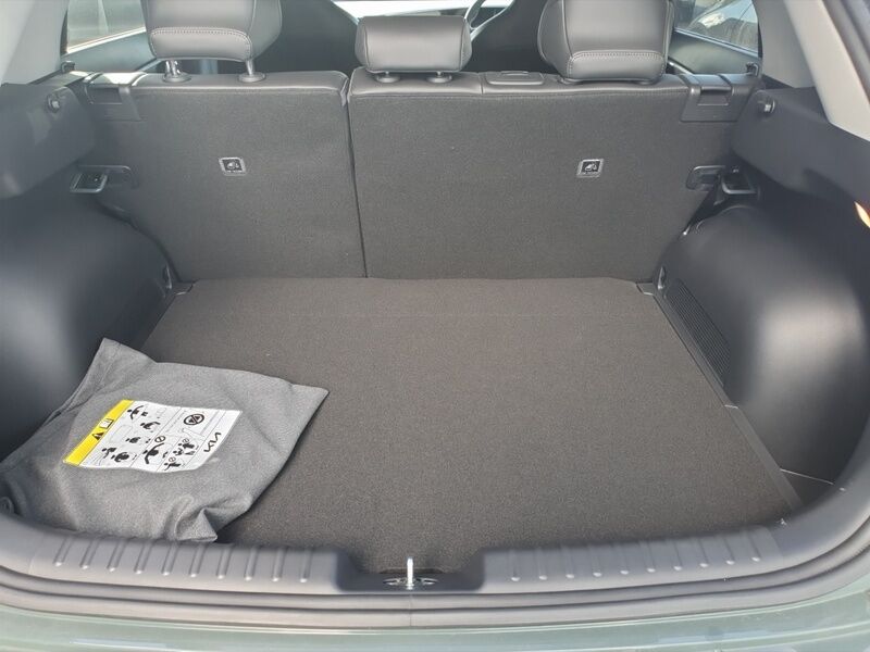 More views of Kia Niro