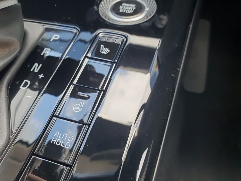 More views of Kia Niro