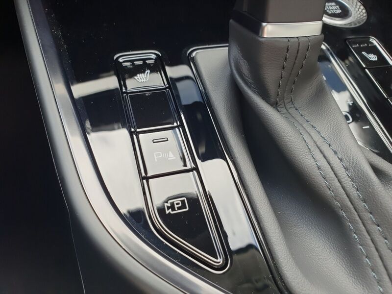 More views of Kia Niro