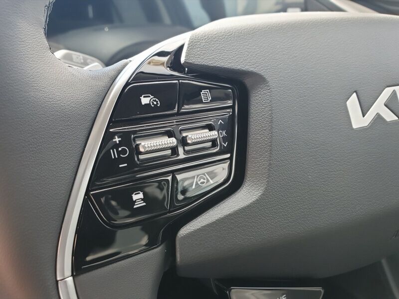 More views of Kia Niro