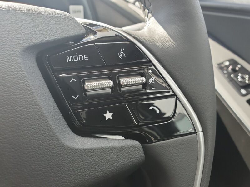 More views of Kia Niro