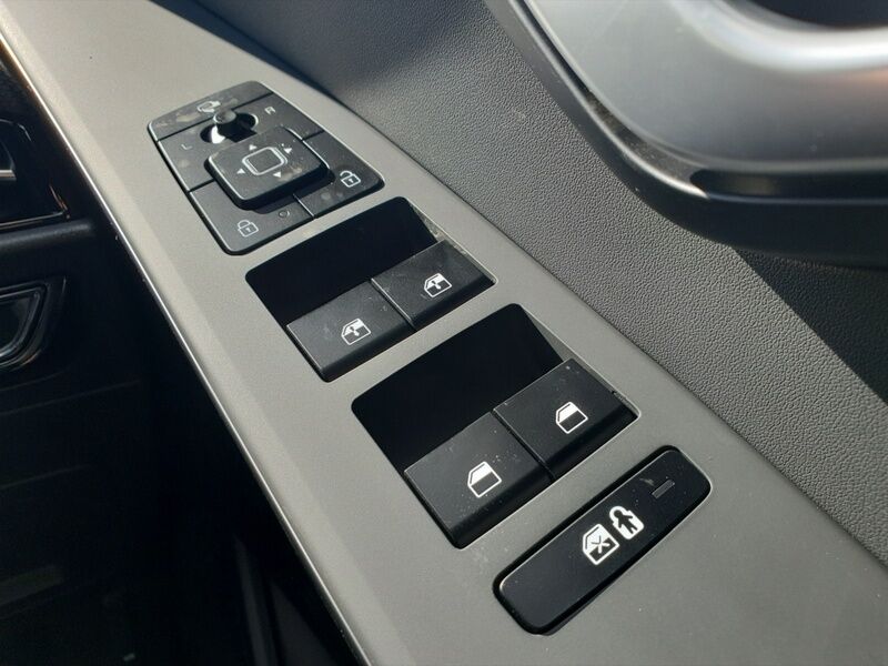 More views of Kia Niro