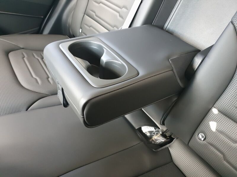 More views of Kia Niro