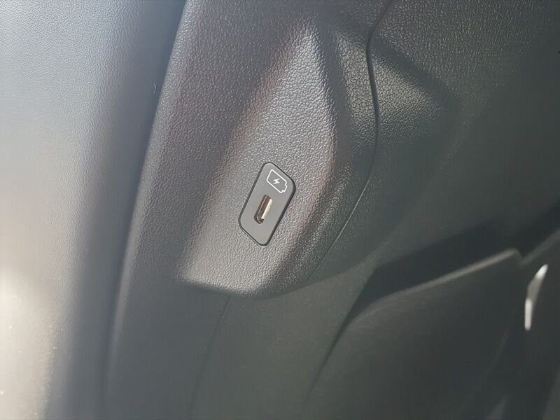 More views of Kia Niro