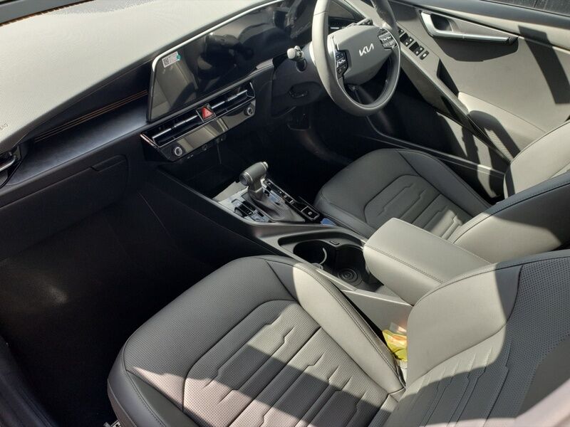 More views of Kia Niro