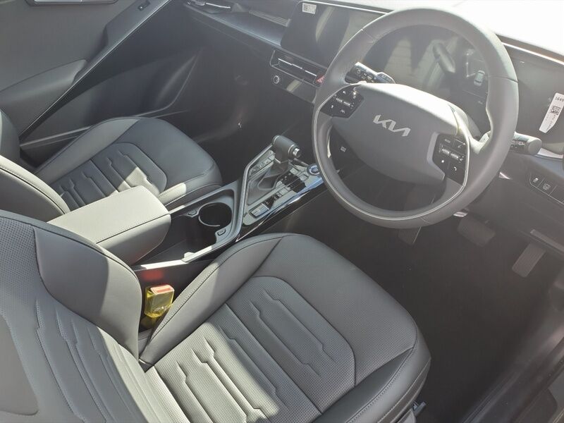 More views of Kia Niro