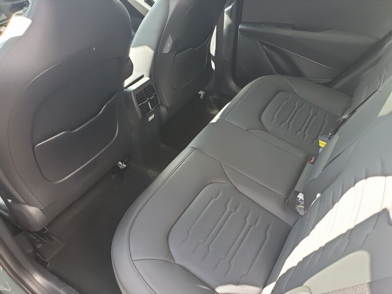 More views of Kia Niro