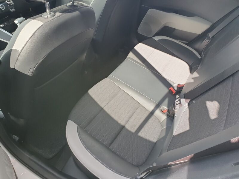 More views of Kia Stonic