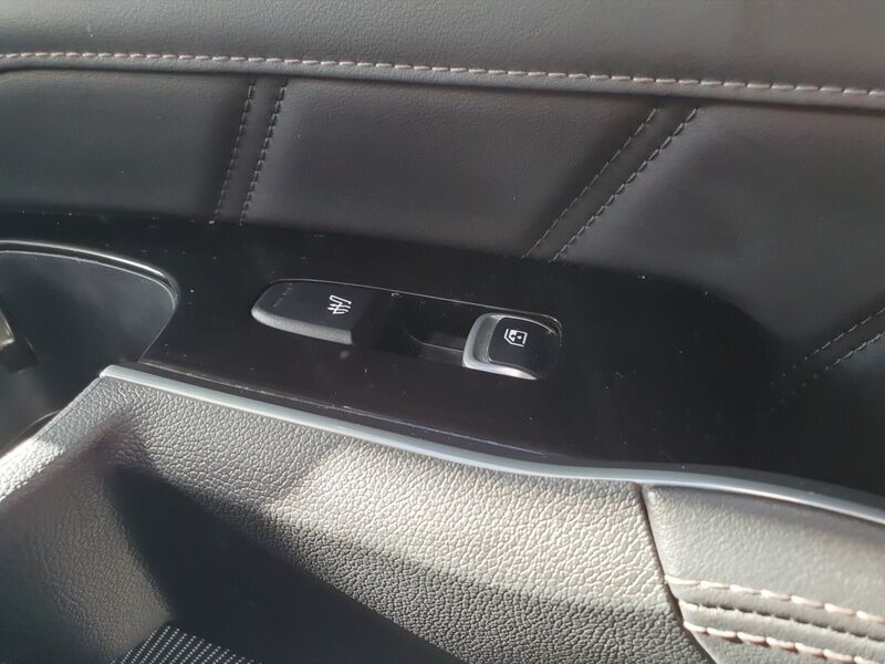 More views of Kia Sorento