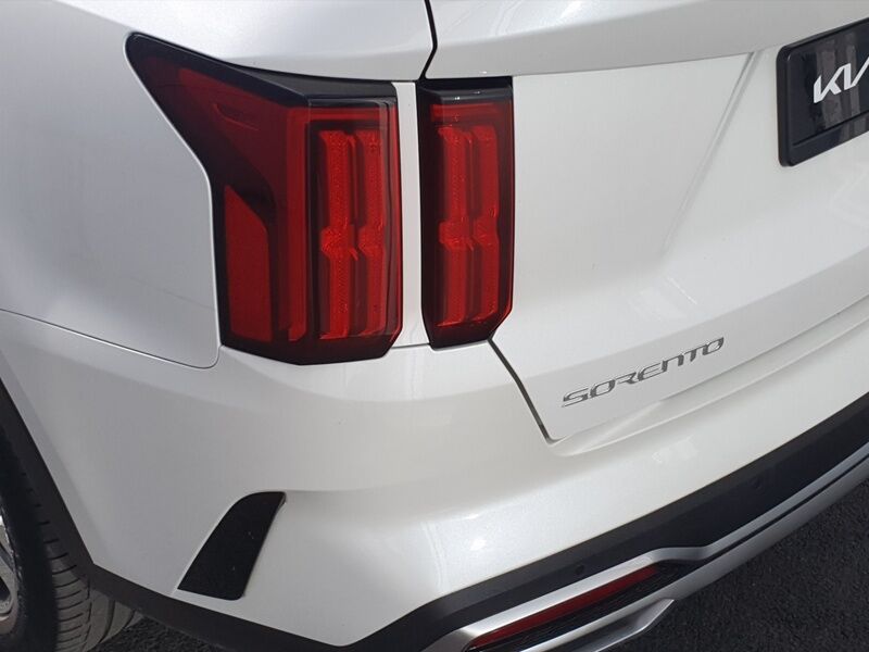 More views of Kia Sorento