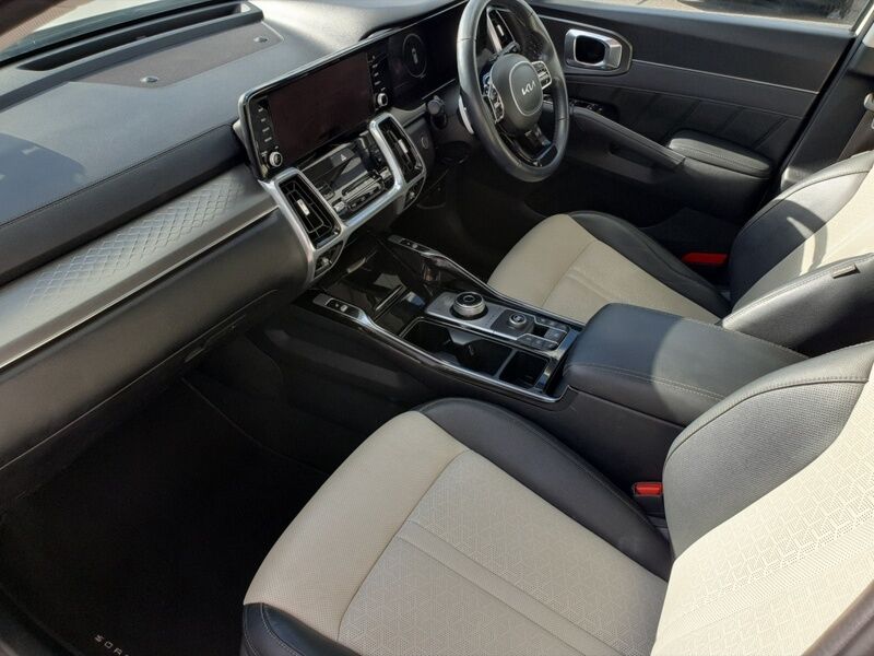 More views of Kia Sorento