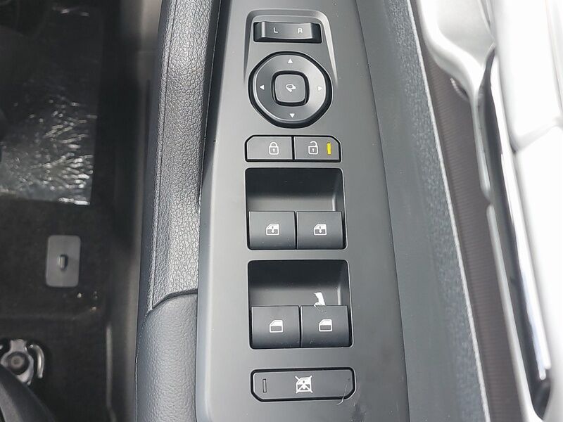 More views of Kia Sportage